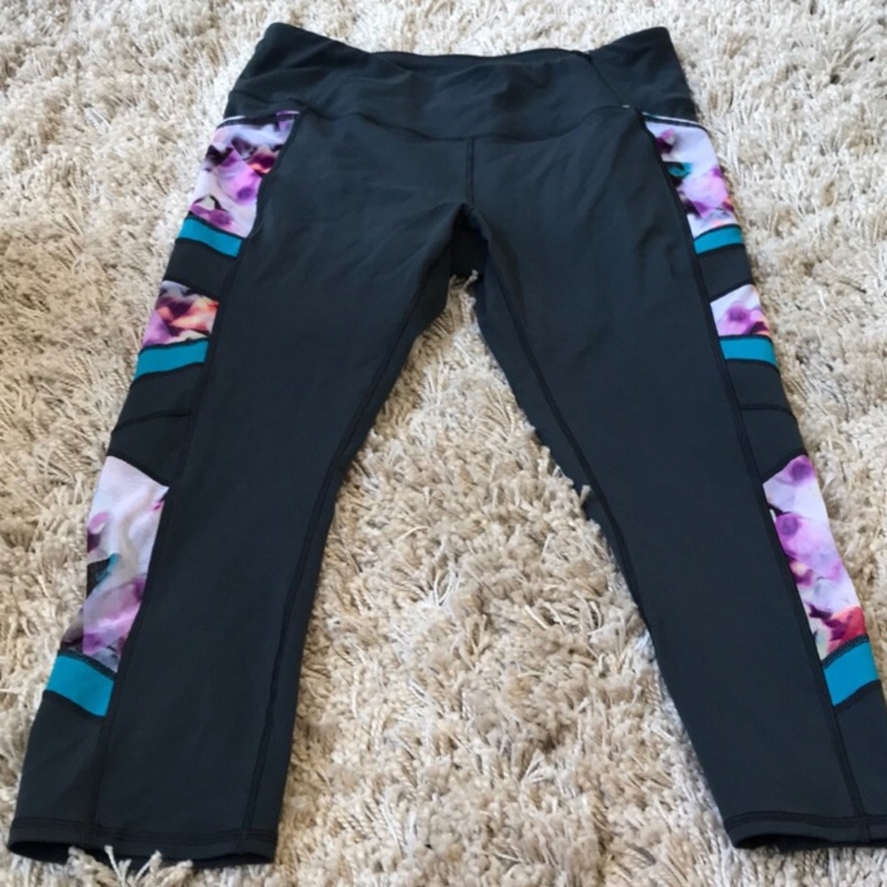⁉️DONATING SOON - Calia mesh pocket capri